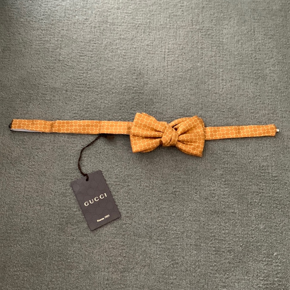 Bow tie